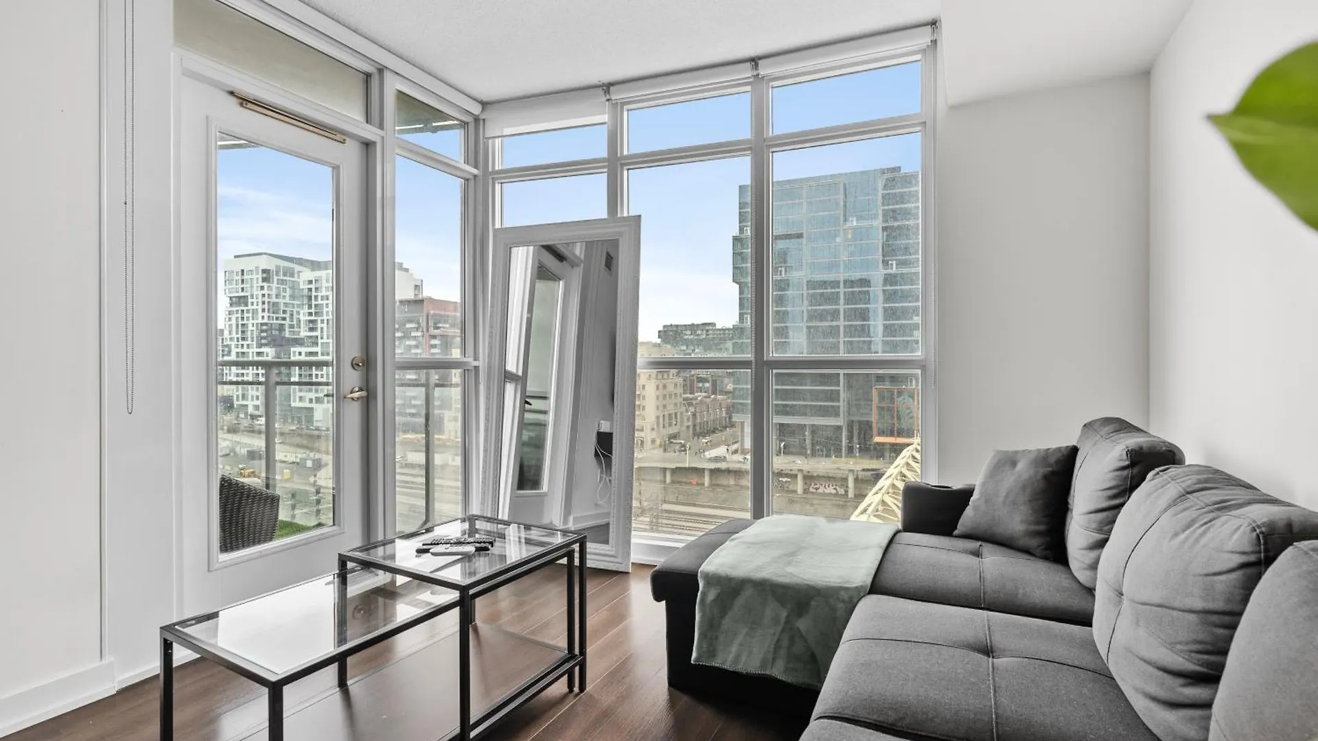 Apartment In Downtown Toronto