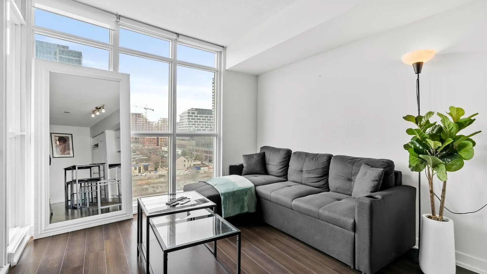 Apartment In Downtown Toronto